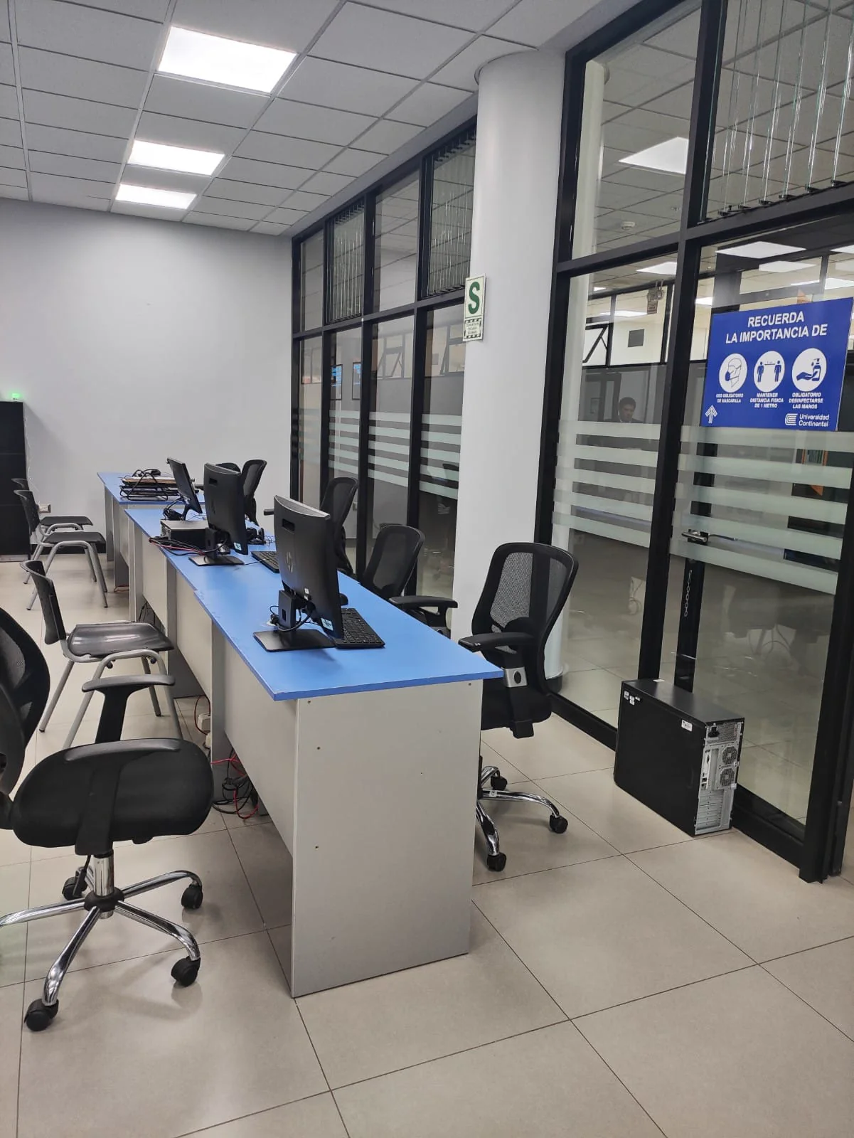 Divisiones de oficina en vidrio y aluminio