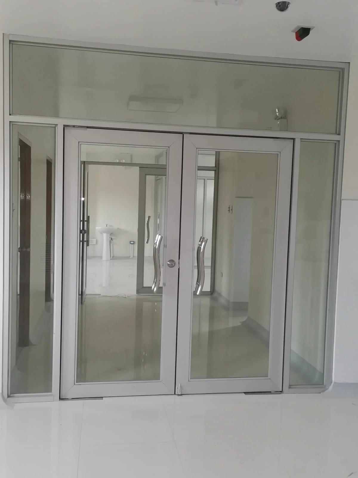 Puerta de aluminio y vidrio