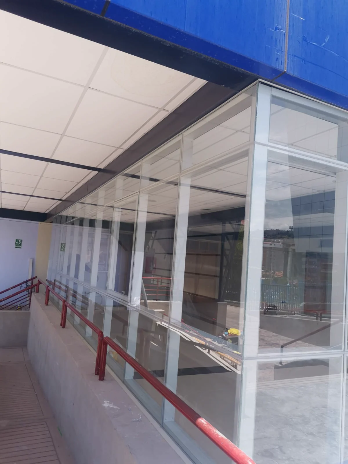Vitrinas y cerramientos comerciales