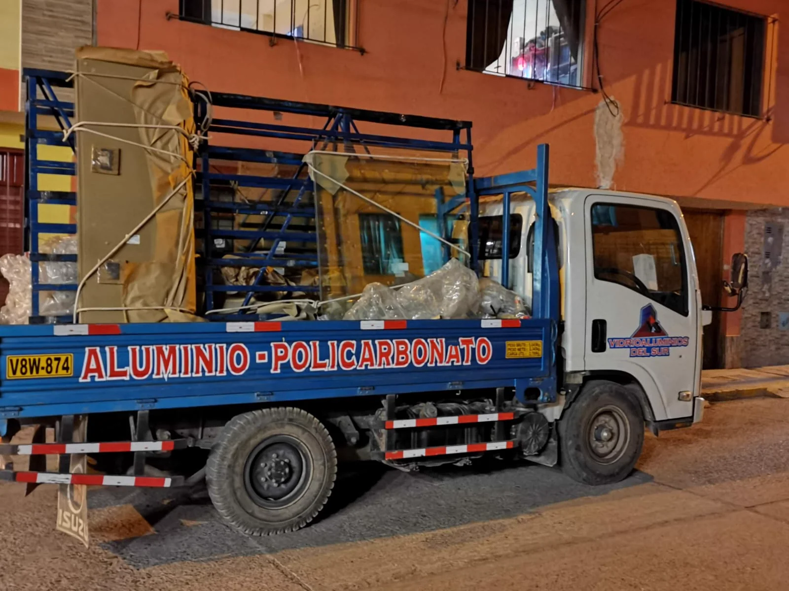 Venta y suministro de vidrios y aluminios