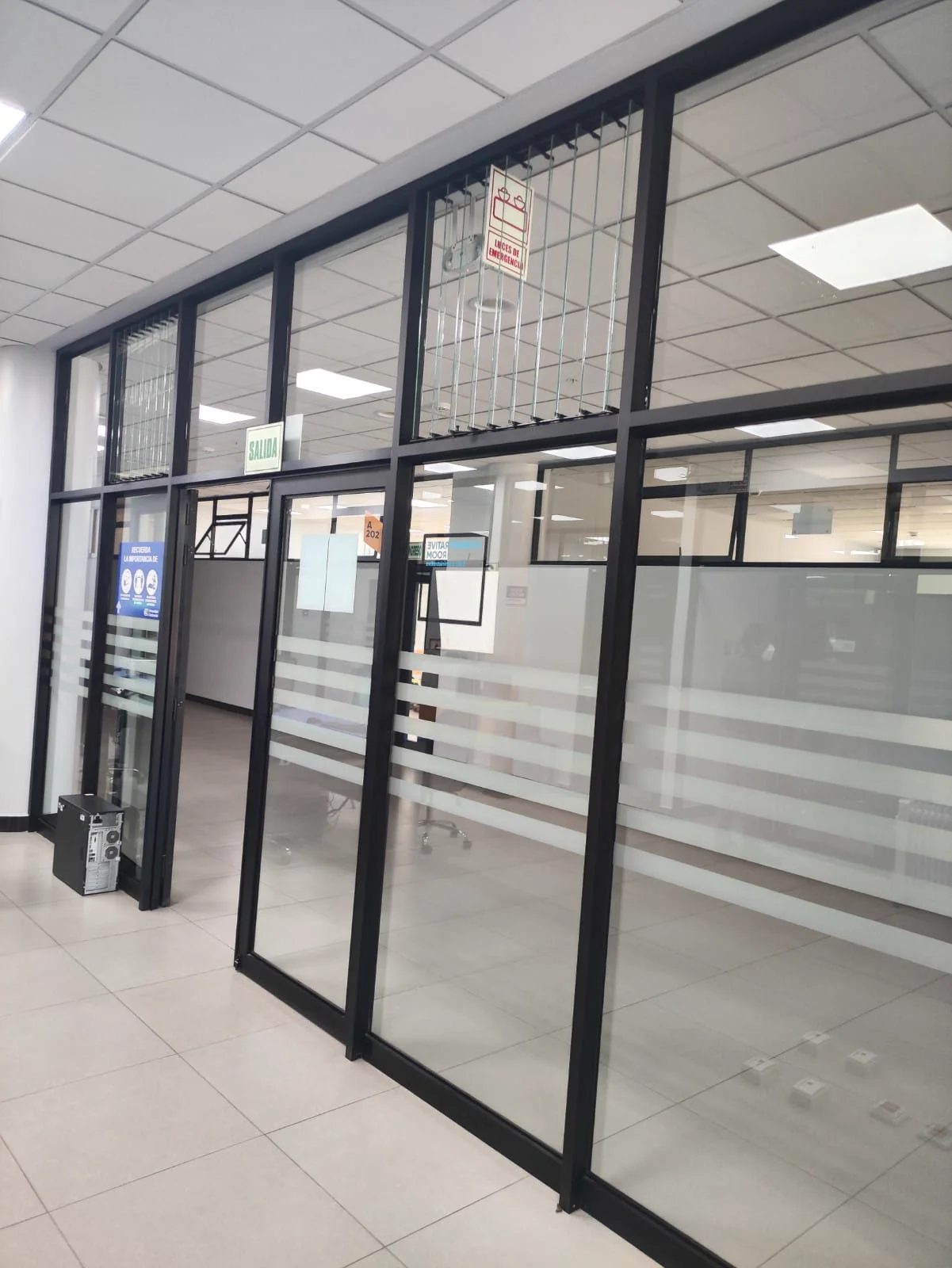 Cerramientos interiores comerciales