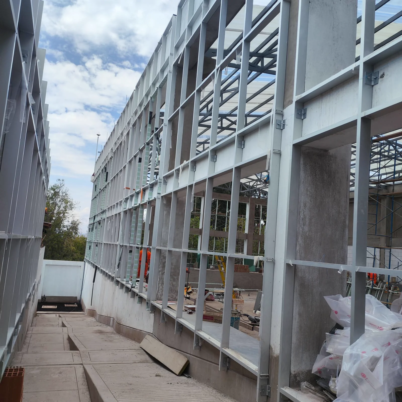Estructura para fachada institucional
